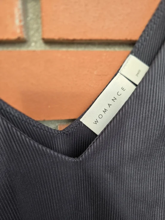 V-Neck Ribbed Black Tank Top - Picture 7 of 7